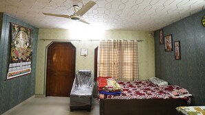 1 bedroom, iron/ironing board, WiFi, bed sheets - Kashi dham homestay 10 minutes  to Kashi Vishwanath  temple and ghats. (Varanasi)