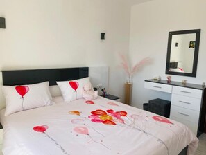 2 bedrooms, desk, iron/ironing board, free WiFi