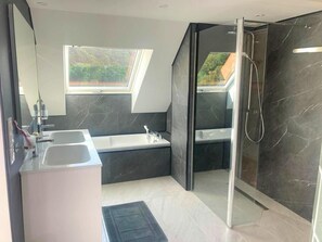 Shower, towels