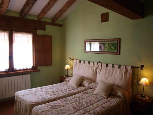El Mirador de la Cigüeña: Large Eco-Retreat near Segovia with Stork Views