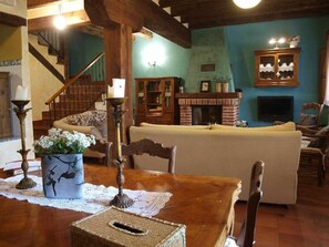 Dining - El Mirador de la Cigüeña: Large Eco-Retreat near Segovia with Stork Views (Torrecaballeros)