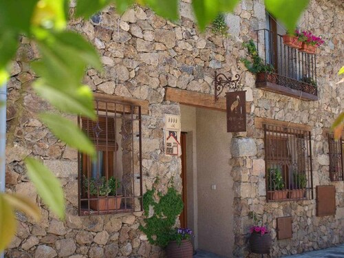 El Mirador de la Cigüeña: Large Eco-Retreat near Segovia with Stork Views