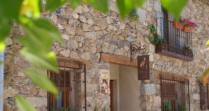 El Mirador de la Cigüeña: Large Eco-Retreat near Segovia with Stork Views