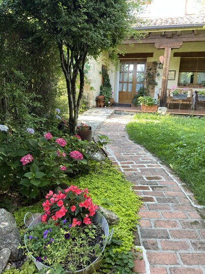 El Mirador de la Cigüeña: Large Eco-Retreat near Segovia with Stork Views
