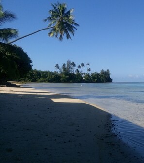 Sun-loungers, beach towels - Venez vous ressourcer à " le temps d'une île", profitez des couchers de soleil. (Moorea-Maiao)