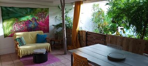 Dining - Venez vous ressourcer à " le temps d'une île", profitez des couchers de soleil. (Moorea-Maiao)