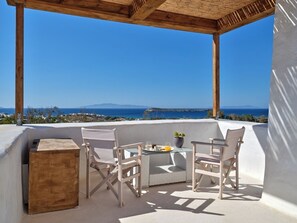 Outdoor dining - Villa NIF with Private Swimming Pool (Paros)