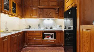 Standard Apartment | Private kitchen | Fridge, microwave, oven, stovetop