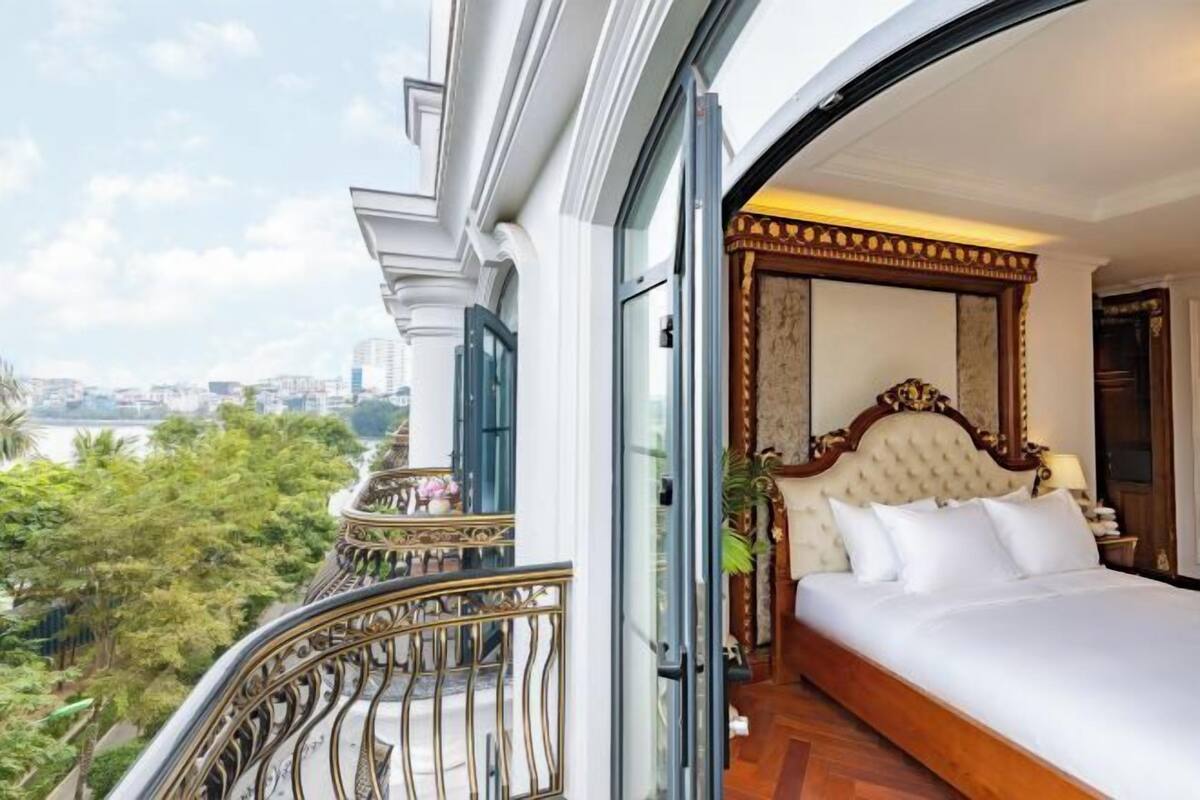 2 phòng ngủ, bộ đồ giường cao cấp, minibar, bàn