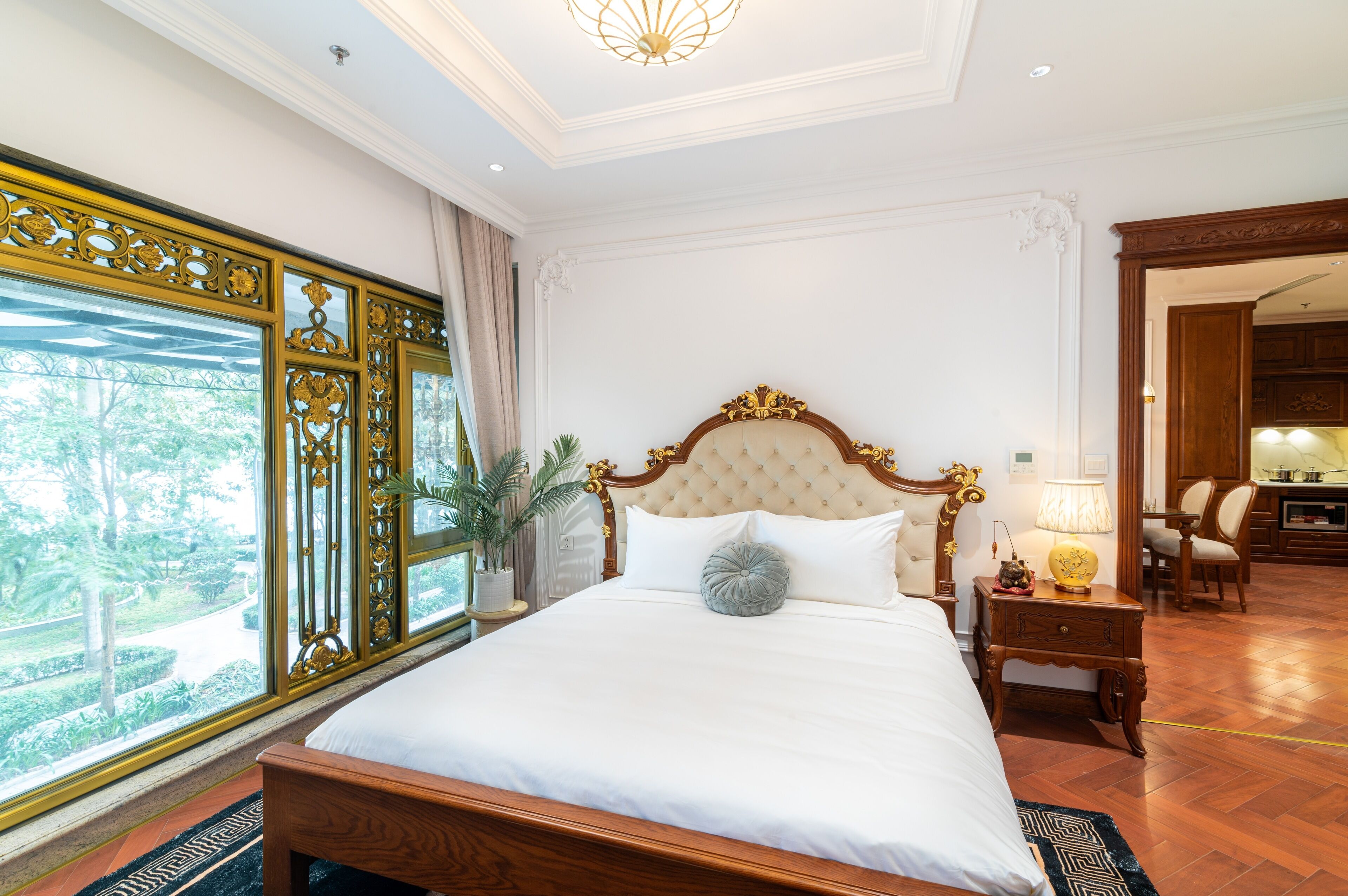 Deluxe Apartment | Premium bedding, minibar, desk, soundproofing