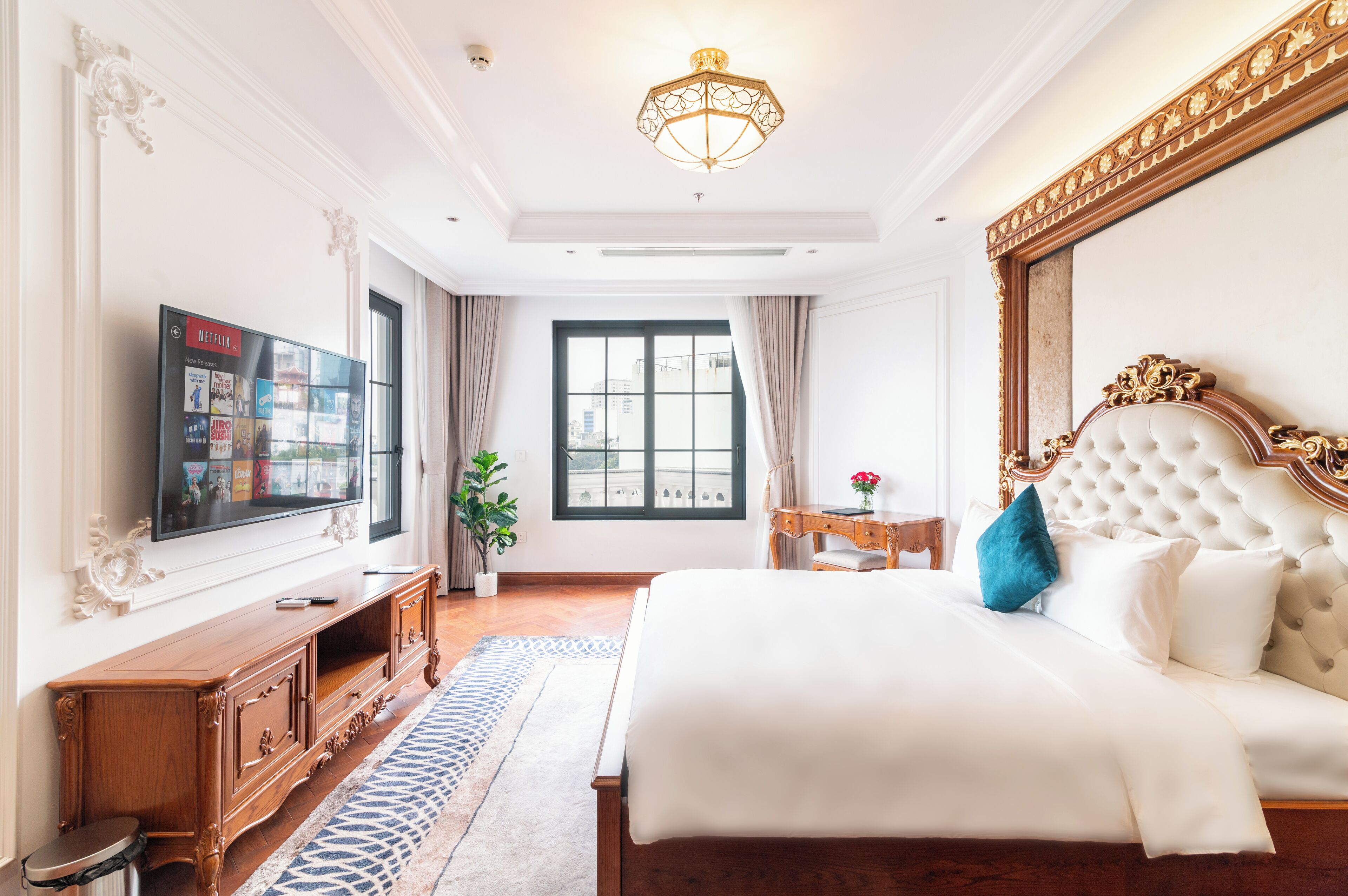 Royal Apartment | Premium bedding, minibar, desk, soundproofing