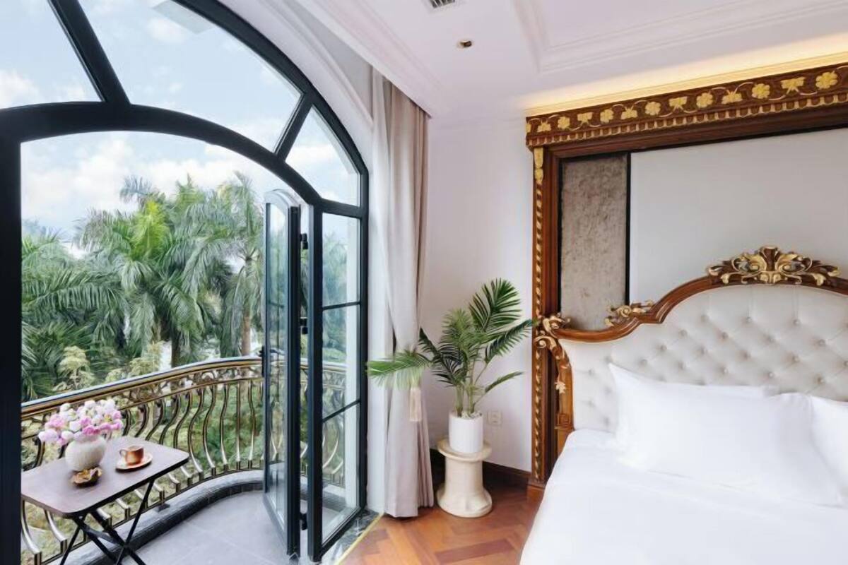 2 phòng ngủ, bộ đồ giường cao cấp, minibar, bàn