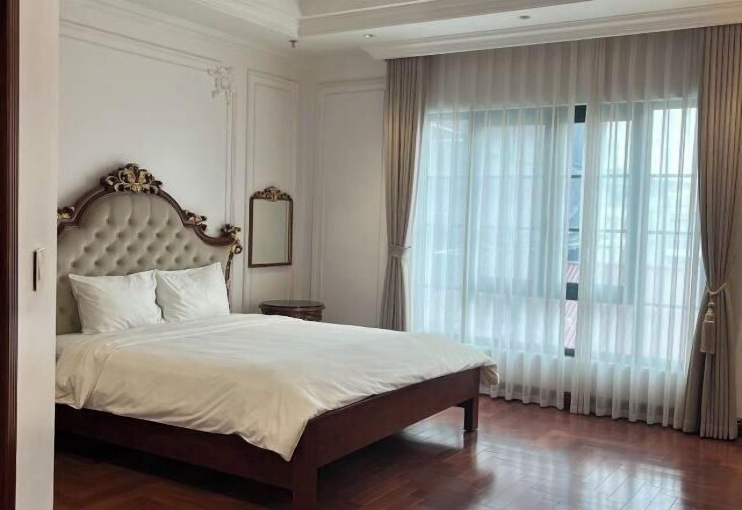 Premium bedding, minibar, desk, laptop workspace