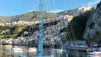 Beach nearby, beach shuttle, beach bar