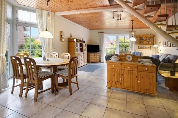 Dining - Typical East Frisian semi-detached house, the house "Wattenmeer" High-quality, comfortably furnished semi-detached house (Nessmersiel)
