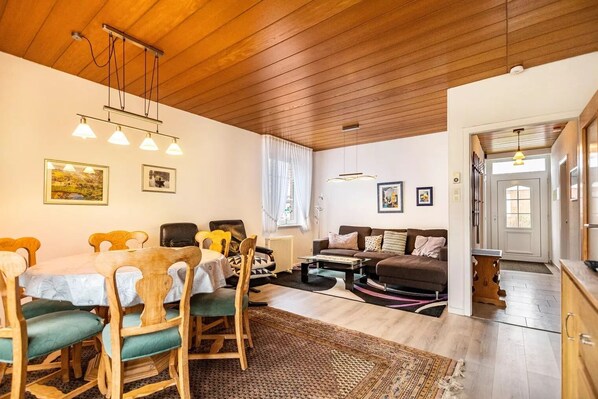 Interior - Vacation home 'Möwenweg' near the sea with garden and WLAN (Dornumersiel)