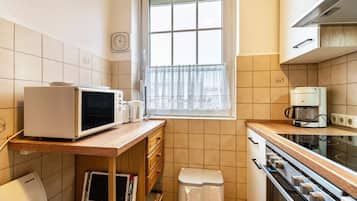 Kühlschrank, Mikrowelle, Ofen, Geschirrspüler