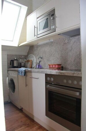 Refrigerador, microondas, horno, cafetera/tetera