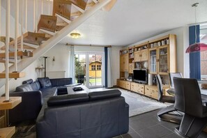 Living area - The vacation home Schöne Lizzy is located in Neßmersiel and is the ideal accommodation for a relaxing vacation. (Nessmersiel)