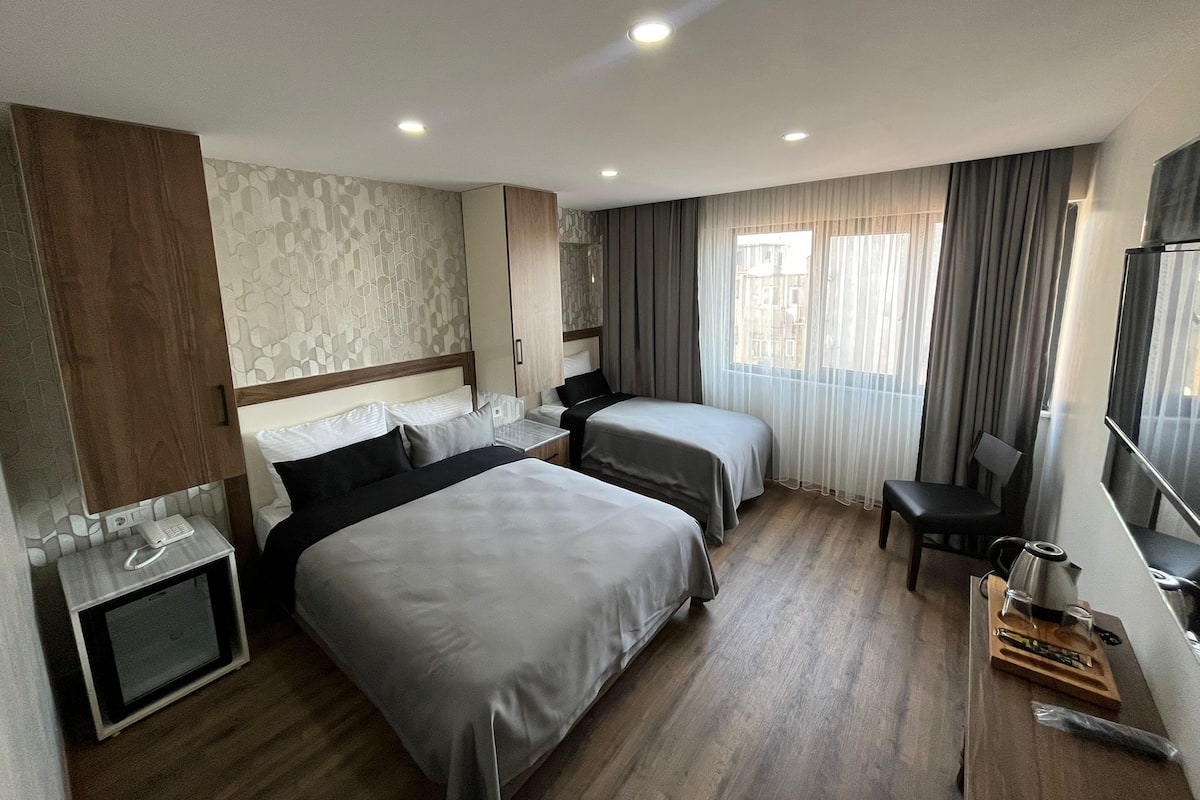 Deluxe Triple Room | Minibar (some free items), desk, soundproofing, iron/ironing board