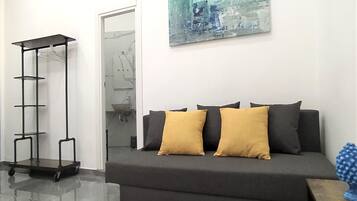 Classic Quadruple Room | Living area