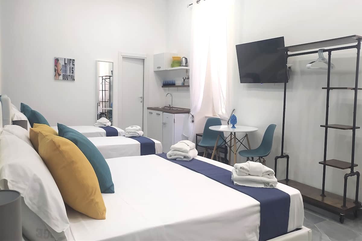 Family Studio | 1 bedroom, in-room safe, desk, laptop workspace