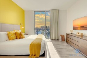 2 bedrooms, desk, iron/ironing board, travel cot - Lovely Apartment| Rooftop Pool+ Gym (Hollywood)