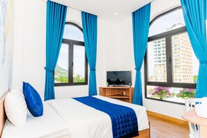 Deluxe Double Room | Iron/ironing board, free WiFi