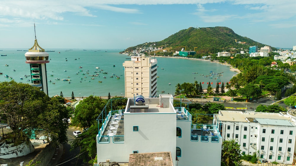 MONTANA HOMESTAY & CAFE - ROOFTOP BEER VŨNG TÀU