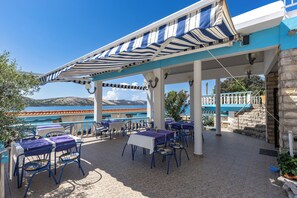 Outdoor dining - Family Resort Santa Maria I Apartment 1 (Novalja)