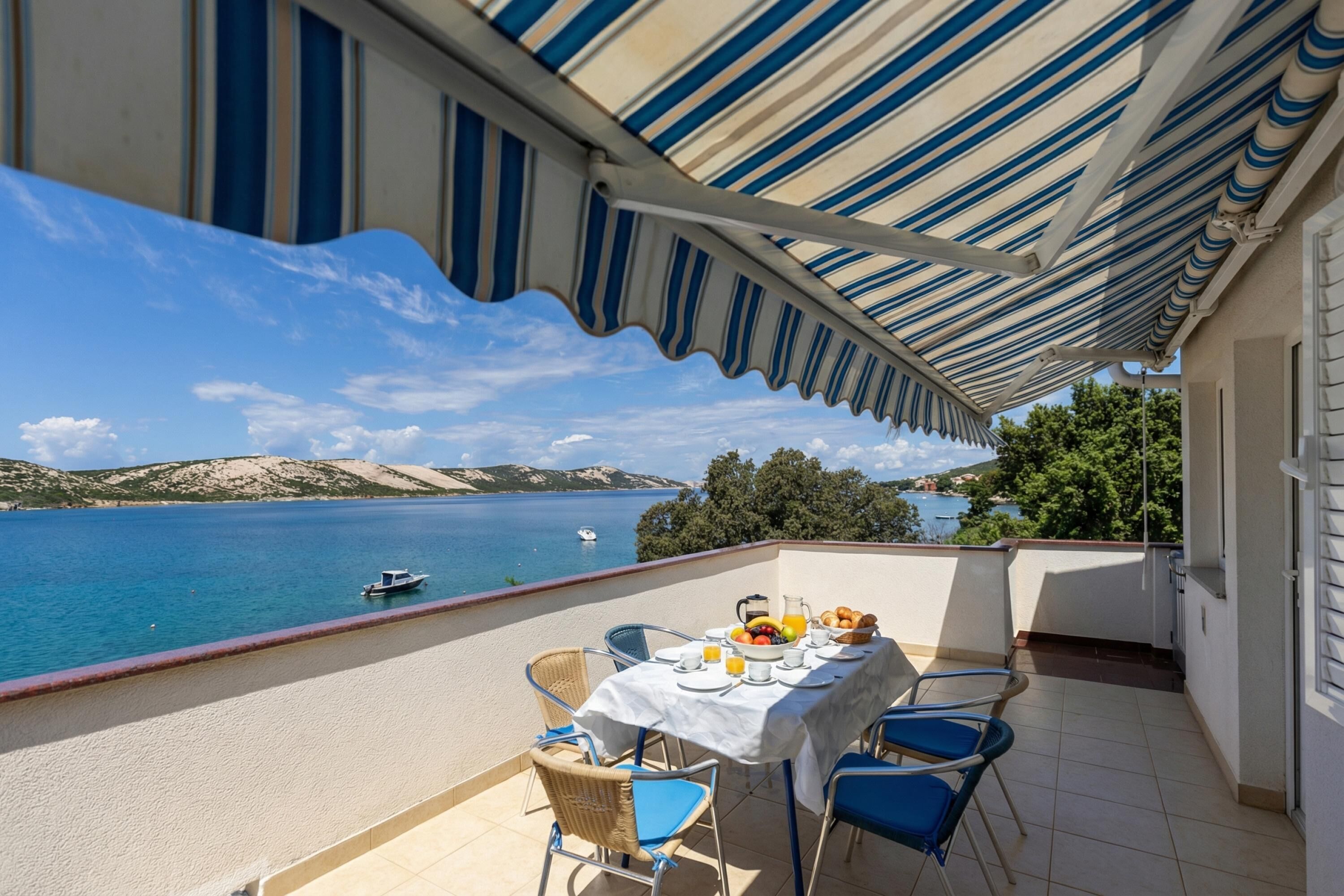 Familieleilighet, flere soverom, 2 bad, sjøvendt (Family Resort Santa Maria I Apartment) | Utendørsservering