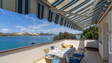 Family Apartment, Multiple Bedrooms, 2 Bathrooms, Sea Facing (Family Resort Santa Maria I Apartment) | Outdoor dining