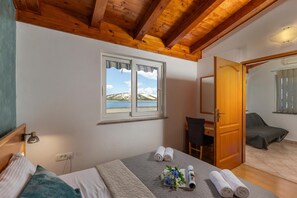 2 bedrooms, laptop workspace, bed sheets - Family Resort Santa Maria (Novalja)