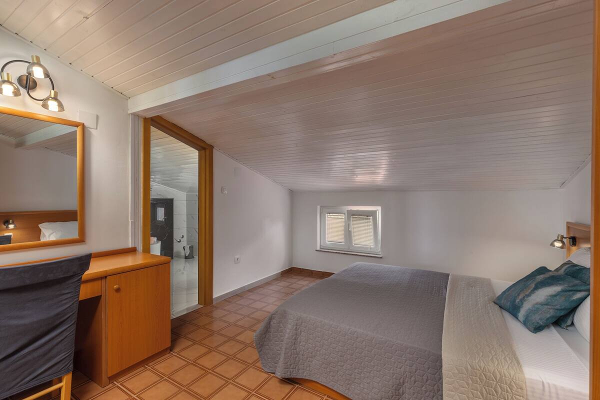 Family Apartment, Multiple Bedrooms, 2 Bathrooms, Sea Facing (Family Resort Santa Maria I Apartment) | 2 bedrooms, laptop workspace, bed sheets