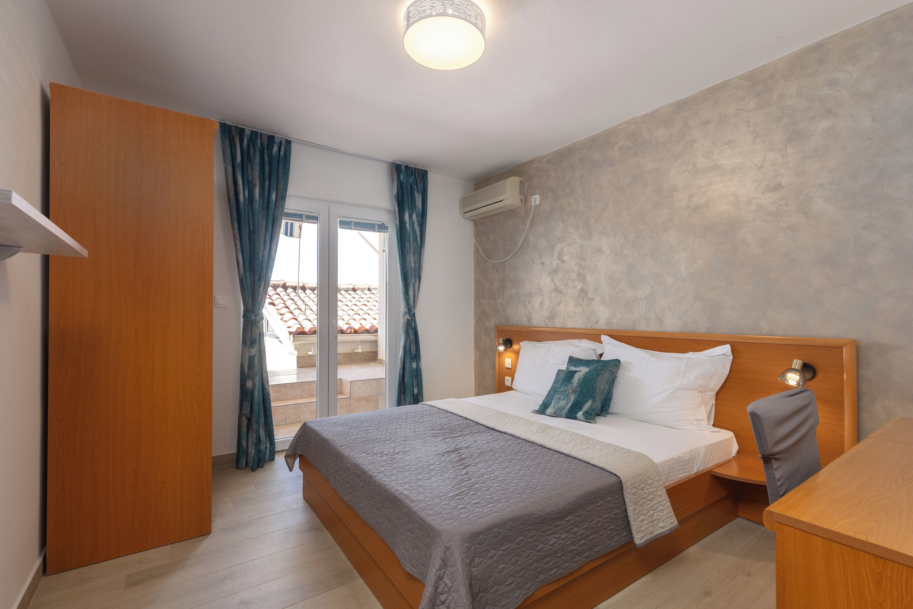 Family Apartment, Multiple Bedrooms, 2 Bathrooms, Sea Facing (Family Resort Santa Maria I Apartment) | 2 bedrooms, laptop workspace, bed sheets