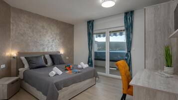 Family Apartment, Multiple Bedrooms, 2 Bathrooms, Sea Facing (Family Resort Santa Maria II) | 2 bedrooms, laptop workspace, bed sheets