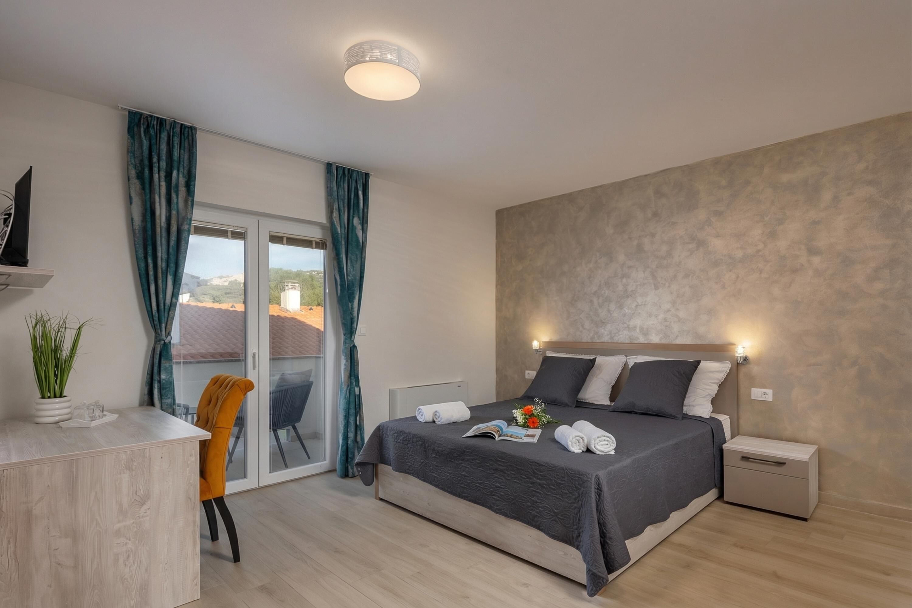 Phòng dành cho gia đình, nhiều phòng ngủ, đối diện biển (Family Resort Santa Maria II Room 202) | 2 phòng ngủ, khu vực làm việc phù hợp cho laptop, bộ trải giường 