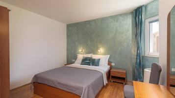 2 phòng ngủ, khu vực làm việc phù hợp cho laptop