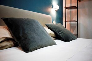 Standard Room | In-room safe, free WiFi - QUEEN 20 - PRIVATE ROOMS DUOMO (Naples)