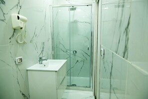 Room, 1 Double Bed | Bathroom | Free toiletries, hair dryer - QUEEN 20 - PRIVATE ROOMS DUOMO (Naples)