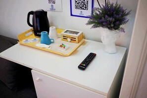 Triple Room, 1 Double Bed with Sofa bed | In-room safe, free WiFi - QUEEN 20 - PRIVATE ROOMS DUOMO (Naples)