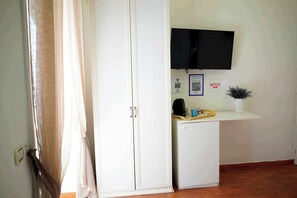 Comfort Double Room | In-room safe, free WiFi - QUEEN 20 - PRIVATE ROOMS DUOMO (Naples)