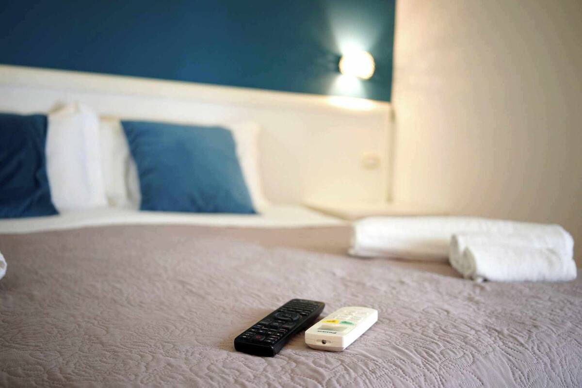 舒適三人房 | 房內夾萬、免費 Wi-Fi