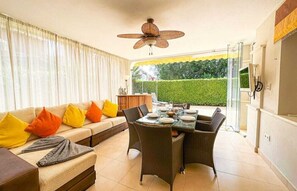 Dining - Luxury 3 Bed front line Villa, Villa con Vista, 2 minute walk to 5 star Hotel! (Torre-Pacheco)