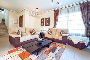 TV, DVD player - Luxury 3 Bed front line Villa, Villa con Vista, 2 minute walk to 5 star Hotel! (Torre-Pacheco)