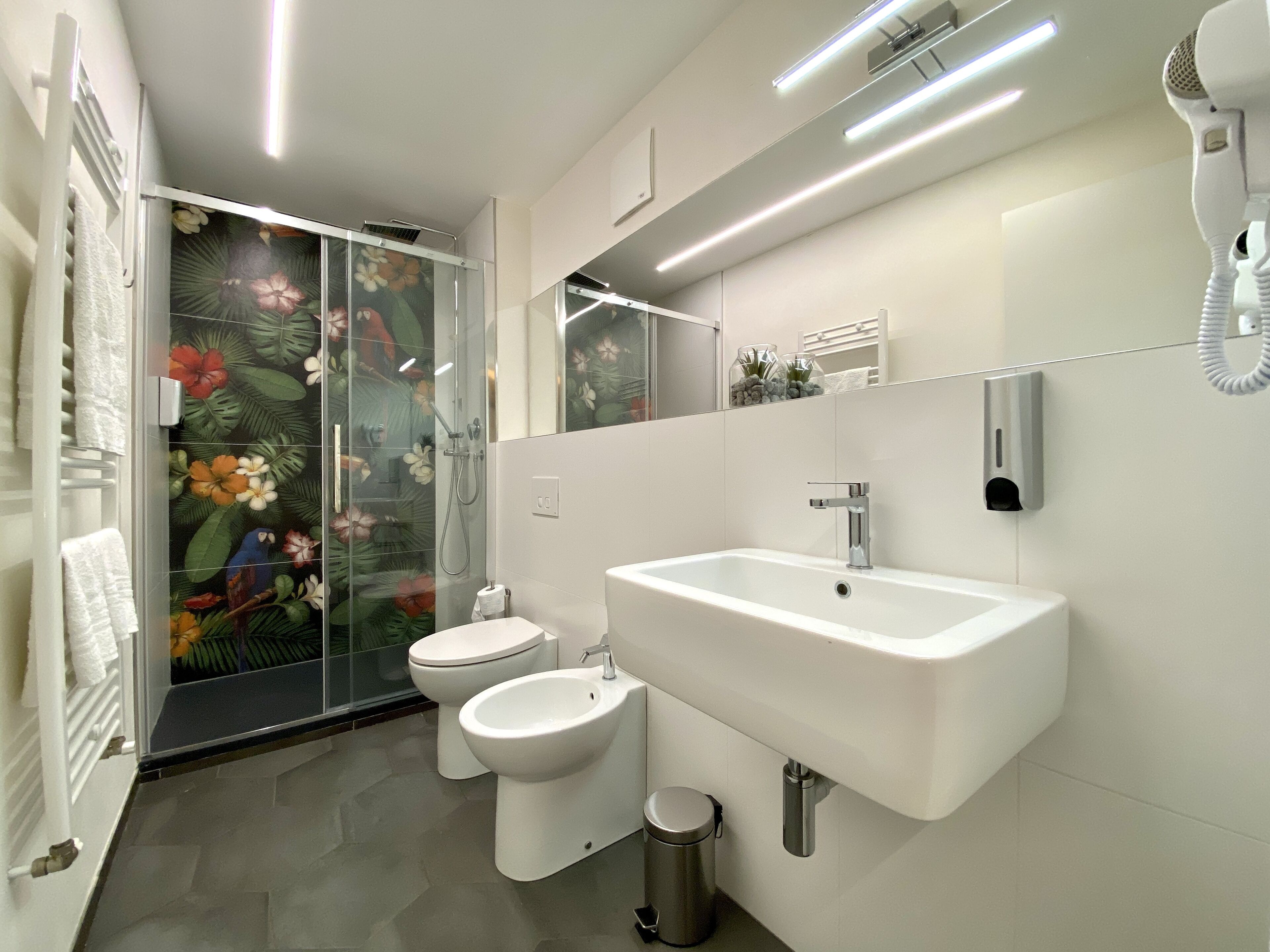 Basic Double or Twin Room | Bathroom | Free toiletries, hair dryer