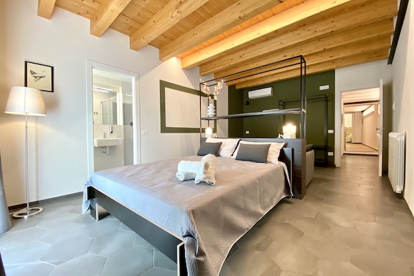 Quadrupla Comfort | Una scrivania, Wi-Fi gratuito