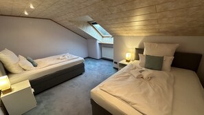 2 habitaciones, tabla de planchar con plancha, wifi y ropa de cama 