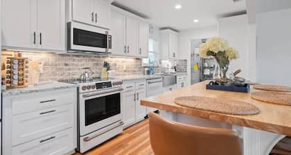 Farmhouse Retreat near Savannah