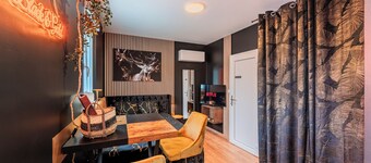 Chic Studio Black & Gold | Business & Romantic Stay | Netflix, - Near Strasbourg